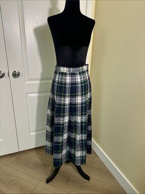 Ann Stevens New York green & blue plaid pleated wool skirt. Size 9/10. Vintage